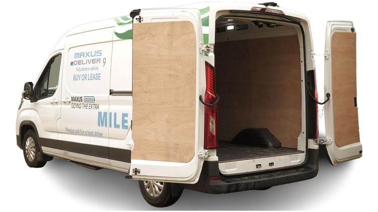 e_deliver_9_lwb_electric_fwd_50485.jpg - 150kW High Roof Van 51.5kWh Auto