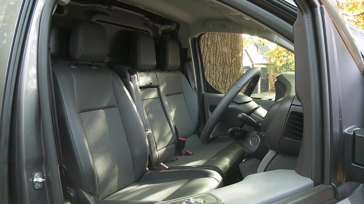 e_expert_l1_59791.jpg - 100kW 49kWh Professional Van Auto