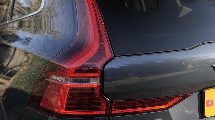 xc60_estate_diesel_103781.jpg - 2.0 B4D Plus Dark 5dr AWD Geartronic