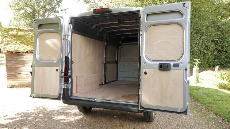 boxer_335_l2_diesel_59747.jpg - 2.2 BlueHDi 140 Chassis Cab Professional