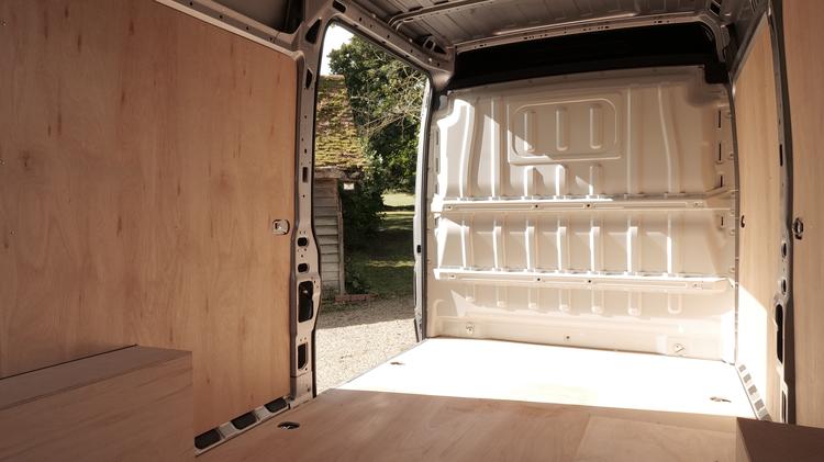 boxer_335_l2_diesel_59747.jpg - 2.2 BlueHDi 140 Chassis Cab Professional