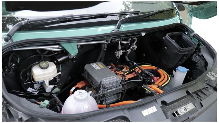 esprinter_320_l3_electric_special_editions_64632.jpg - 150kW 81kWh 30th Anniversary Van Auto