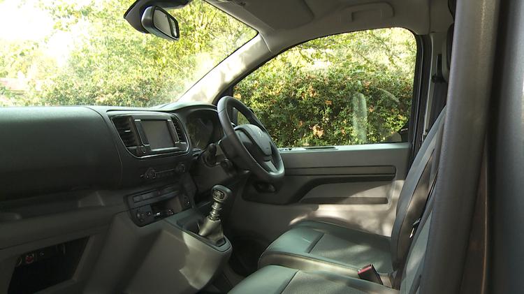 e_expert_l1_59791.jpg - 100kW 49kWh Professional Van Auto