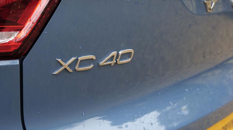 xc40_estate_87547.jpg - 2.0 B4P Ultimate Dark 5dr Auto