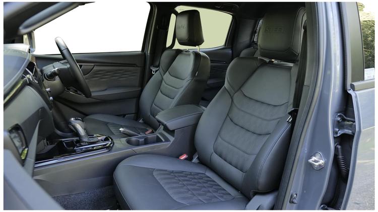 d_max_special_edition_64671.jpg - 1.9 V-Cross Steel Edition Double Cab 4x4 Auto