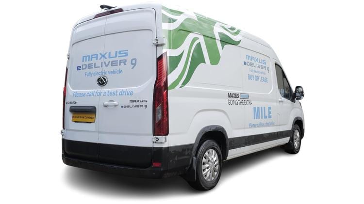 e_deliver_9_lwb_electric_fwd_50485.jpg - 150kW Extra High Roof Van 88.5kWh Auto