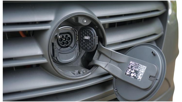 esprinter_320_l2_electric_special_editions_64630.jpg - 150kW 81kWh 30th Anniversary Van Auto