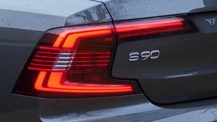 s90_saloon_99152.jpg - 2.0 T8 RC PHEV [455] Ultimate Dark 4dr AWD Auto