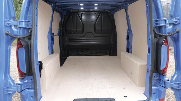 transporter_t34_lwb_electric_63558.jpg - 100kW 65kWh Commerce Plus Van Auto