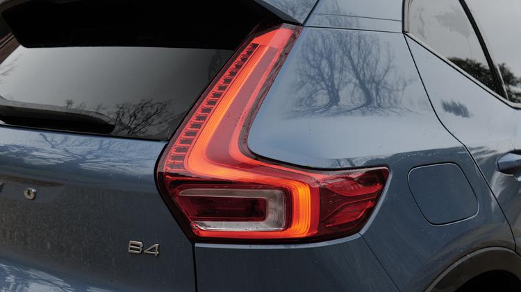 xc40_estate_87547.jpg - 2.0 B4P Ultra Black Edition 5dr Auto