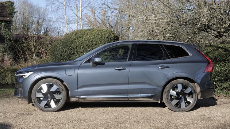 xc60_estate_diesel_103781.jpg - 2.0 B4D Plus Dark 5dr AWD Geartronic