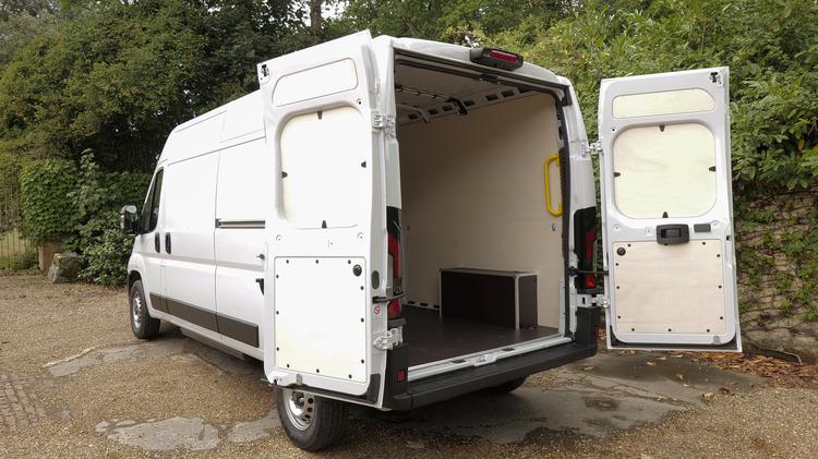 relay_35_l2_diesel_60019.jpg - 2.2 BlueHDi 140 Chassis Cab Enterprise