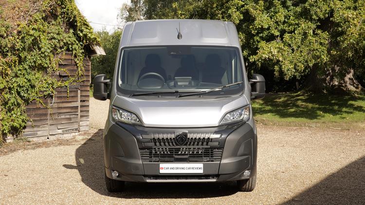 boxer_335_l2_diesel_59747.jpg - 2.2 BlueHDi 140 Chassis Cab Professional