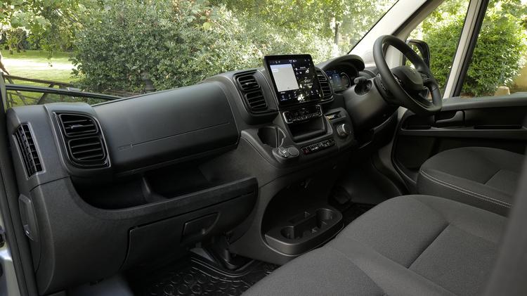 boxer_335_l3_diesel_59748.jpg - 2.2 BlueHDi 140 H2 Window Van Professional