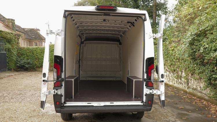 relay_35_l3_diesel_60020.jpg - 2.2 BlueHDi 140 Chassis Cab Enterprise