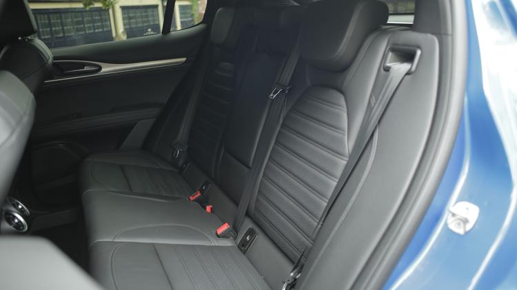 stelvio_estate_special_edition_108962.jpg - 2.0 Turbo 280 Intensa 5dr AWD Auto