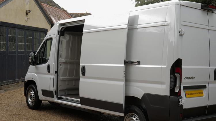 relay_35_heavy_l3_diesel_60022.jpg - 2.2 BlueHDi 140 Chassis Crew Cab Enterprise